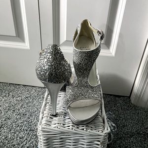 EUC Stuart Weitzman “Loverly” glitter pumps